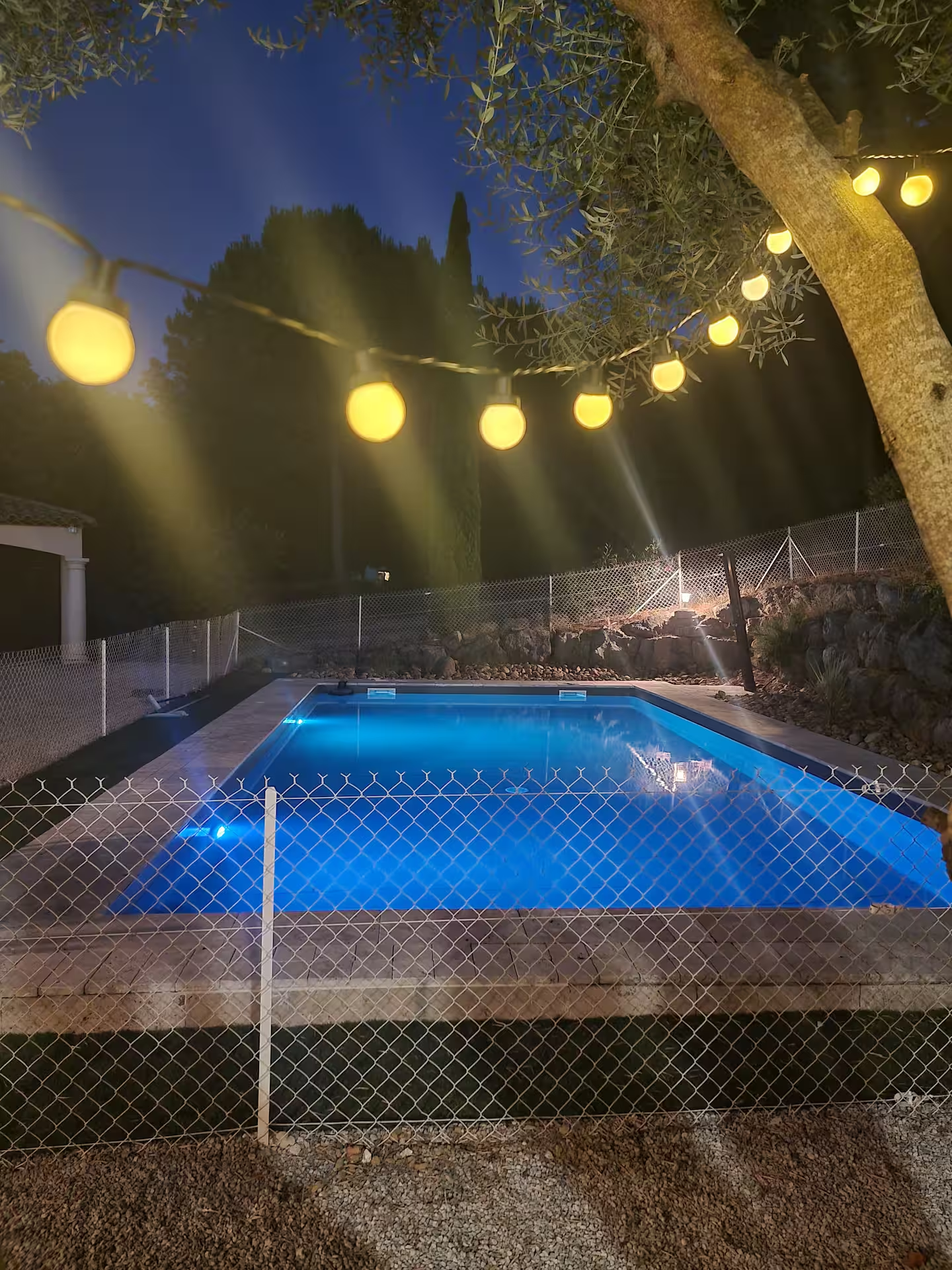 Piscine bleue nuit